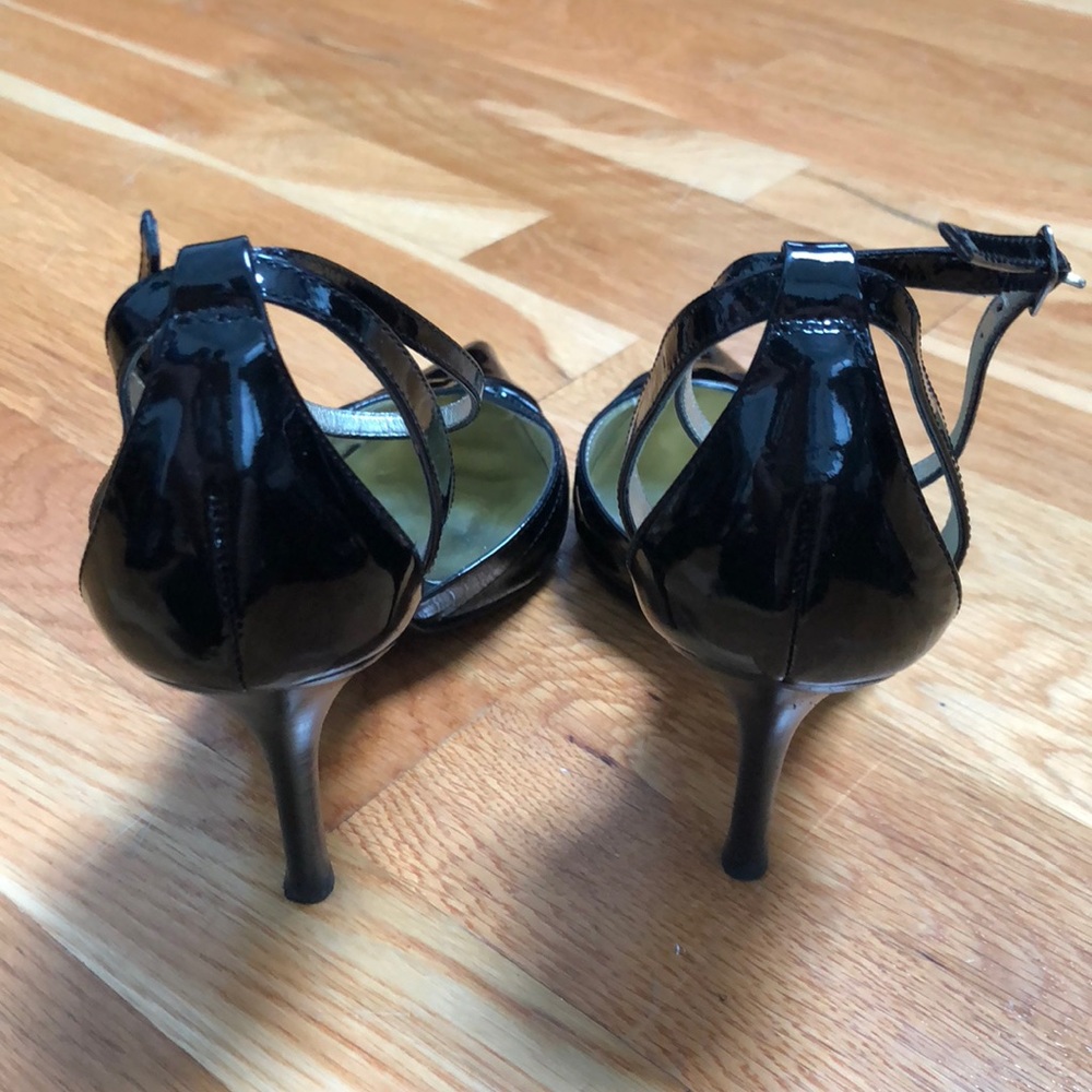 Black Guess Heels 👠 - Picture 3 of 4